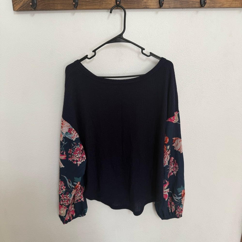 Navy Floral Sleeve Knit Blouse